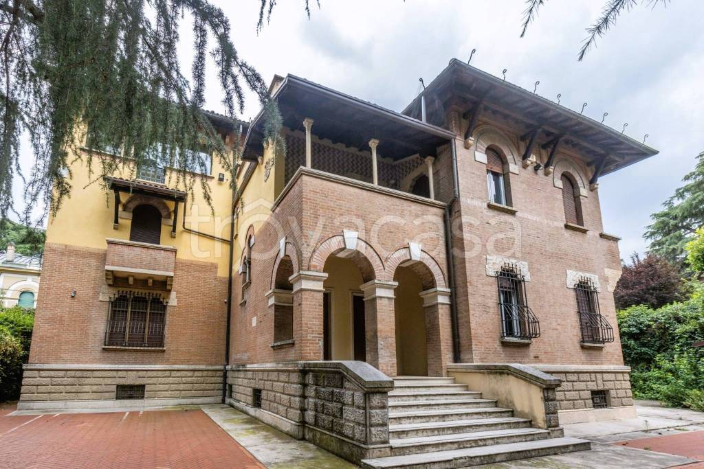 Villa in vendita a Bologna viale Antonio Aldini