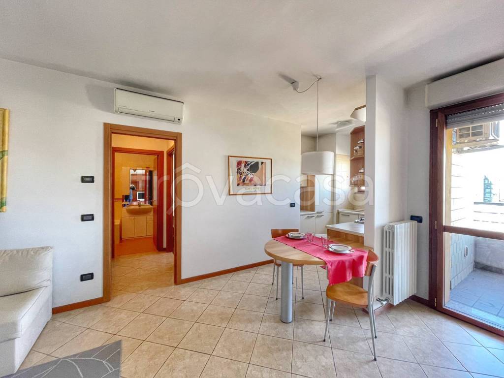 Appartamento in affitto a Milano via Ernesto Breda, 37