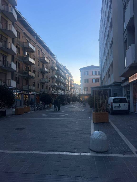 Negozio in affitto a Pescara via Roma