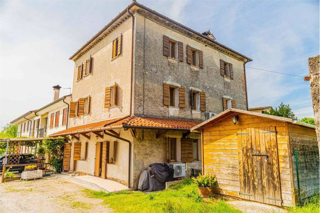 Casa Indipendente in vendita a Santa Lucia di Piave via Distrettuale, 999