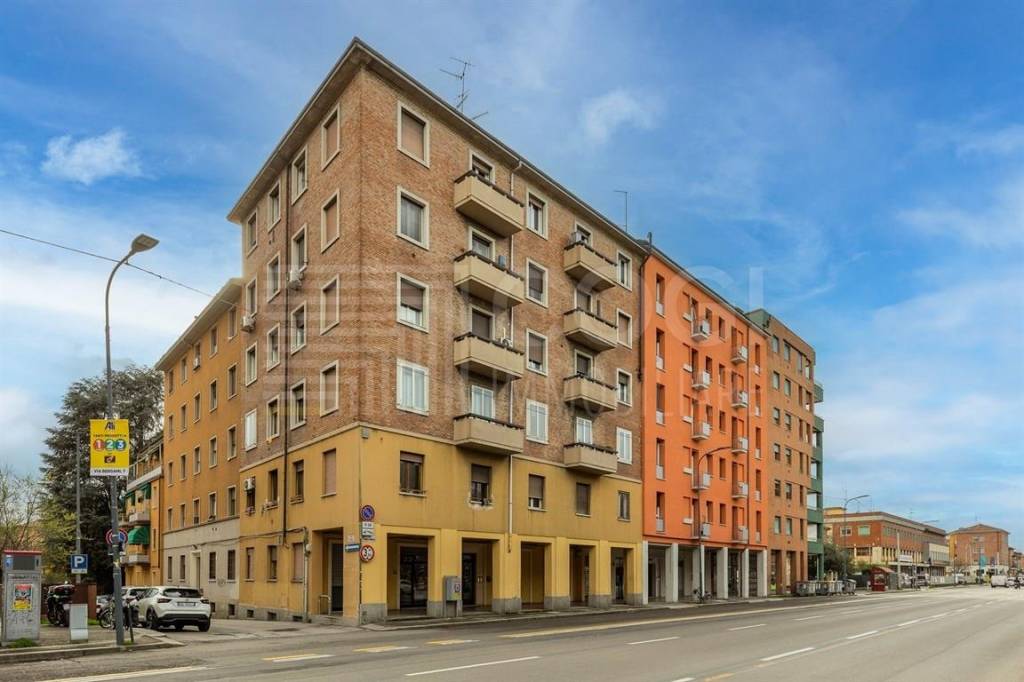 Appartamento in vendita a Bologna via Emilia Ponente, 38