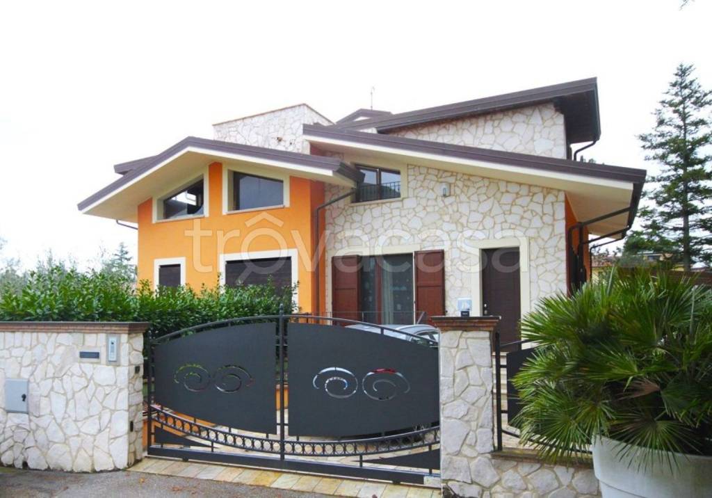 Villa in vendita a Misano Adriatico via Don Carlos s.n.c.