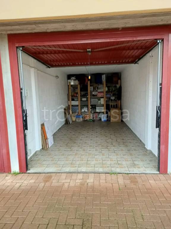 Garage in vendita a Massalengo via San Pio da Pietralcina
