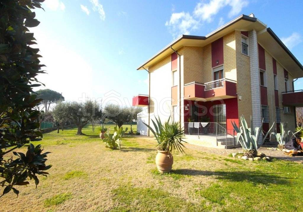 Villa in vendita a Misano Adriatico via Larga s.n.c.