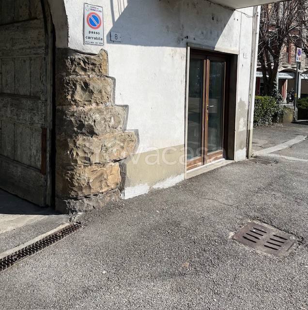 Negozio in affitto a Brembate di Sopra via Cesare Battisti