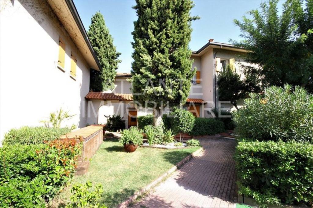 Villa in vendita a Riccione viale Trebaci s.n.c.