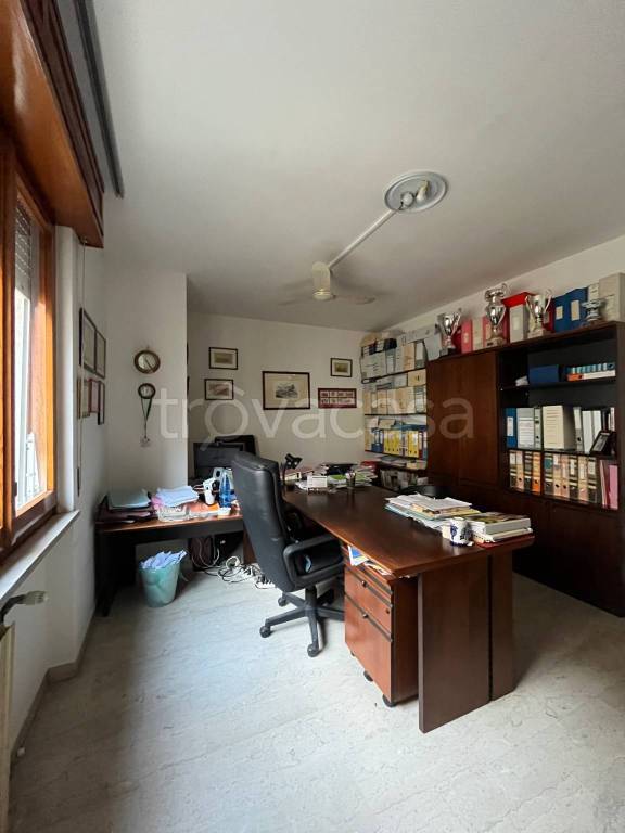 Ufficio in in vendita da privato a Livorno via Francesco Crispi, 60