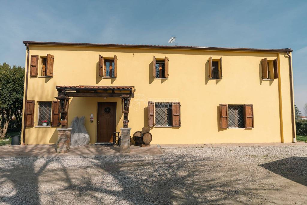 Villa in vendita a Ferrara via Guerrino Moggi 37/a