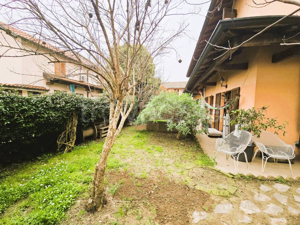 Villa Bifamiliare in affitto a Vernate via Roma, 48
