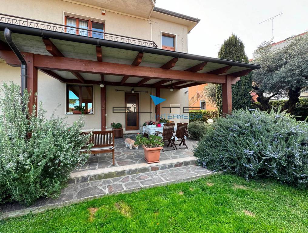 Casa Indipendente in vendita a Montesilvano via Vestina, 329