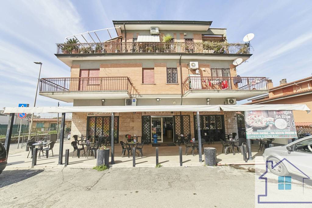 Bar in vendita a Roma via di Rocca Cencia