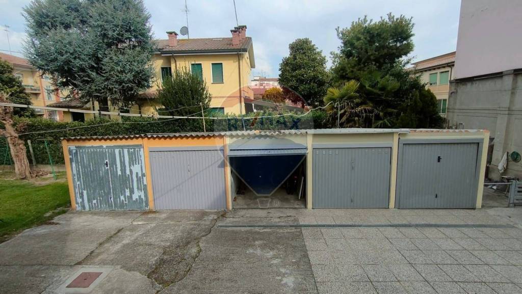 Garage in vendita a Copparo piazzale Papa Giovanni xxiii, 2