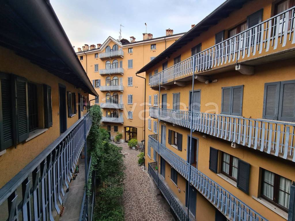 Appartamento in affitto a Milano via Vigevano