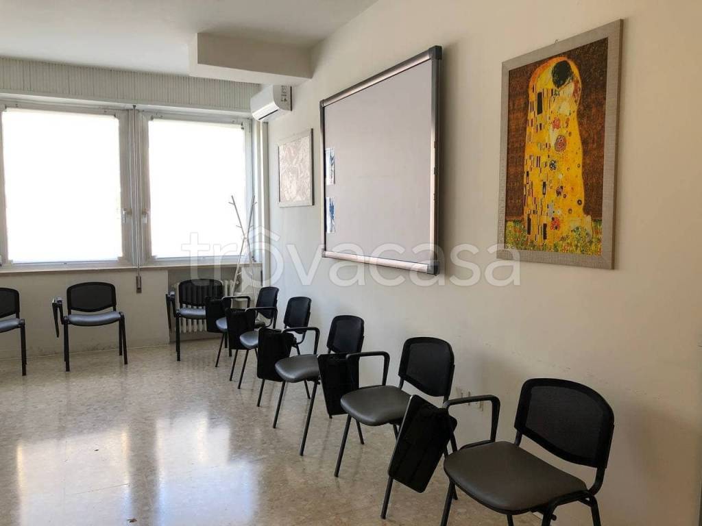 Ufficio in affitto a Pescara via Tiburtina Valeria, 75
