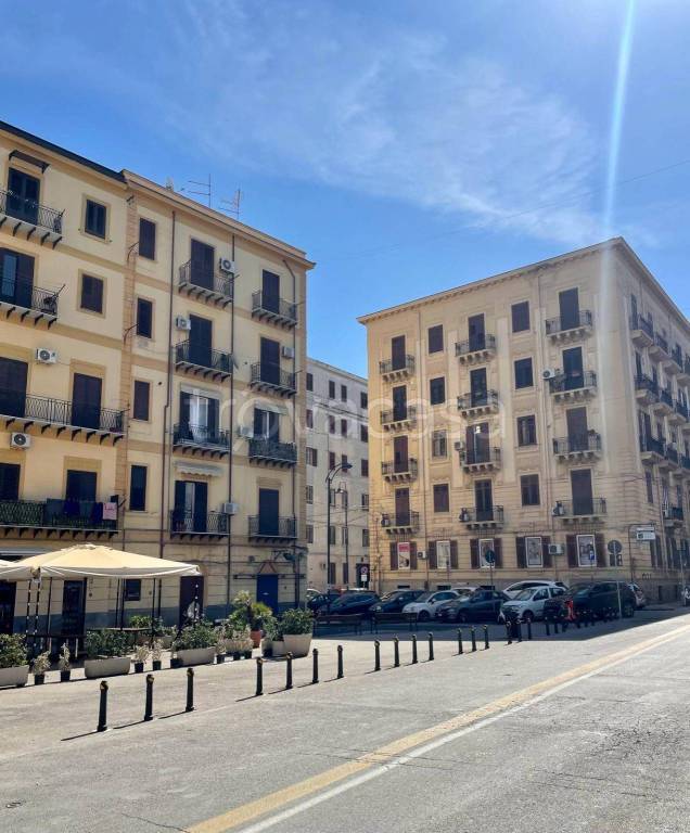 Magazzino in affitto a Palermo piazza Francesco Nascè