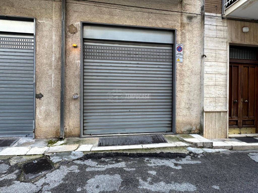 Garage in vendita a Conversano via Tiziano