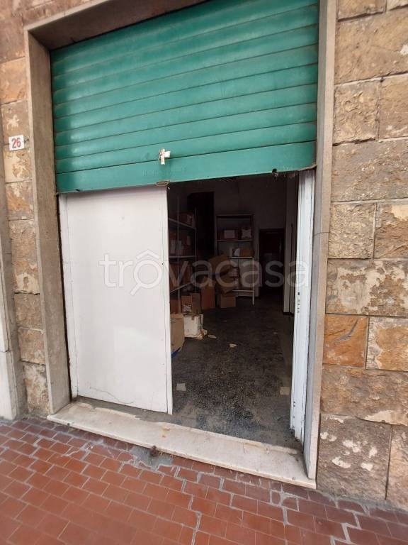 Magazzino in vendita a Genova via Pietro Fessia, 26r