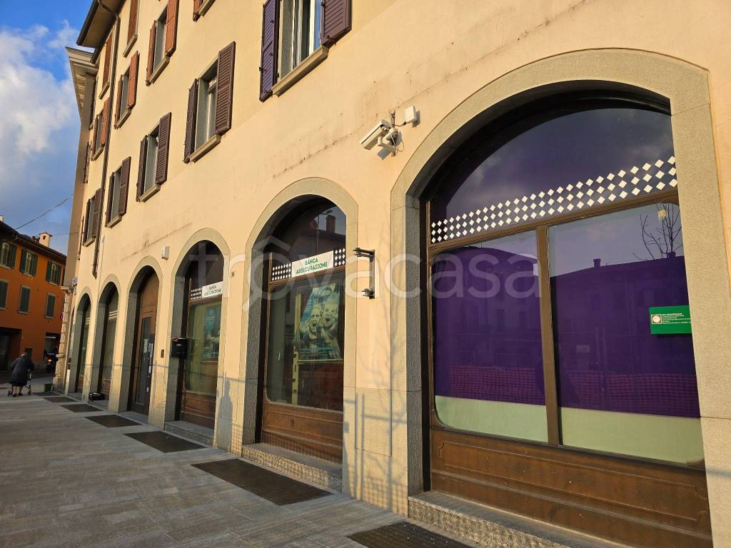 Ufficio in vendita a Trescore Balneario piazza Camillo Benso di Cavour, 16