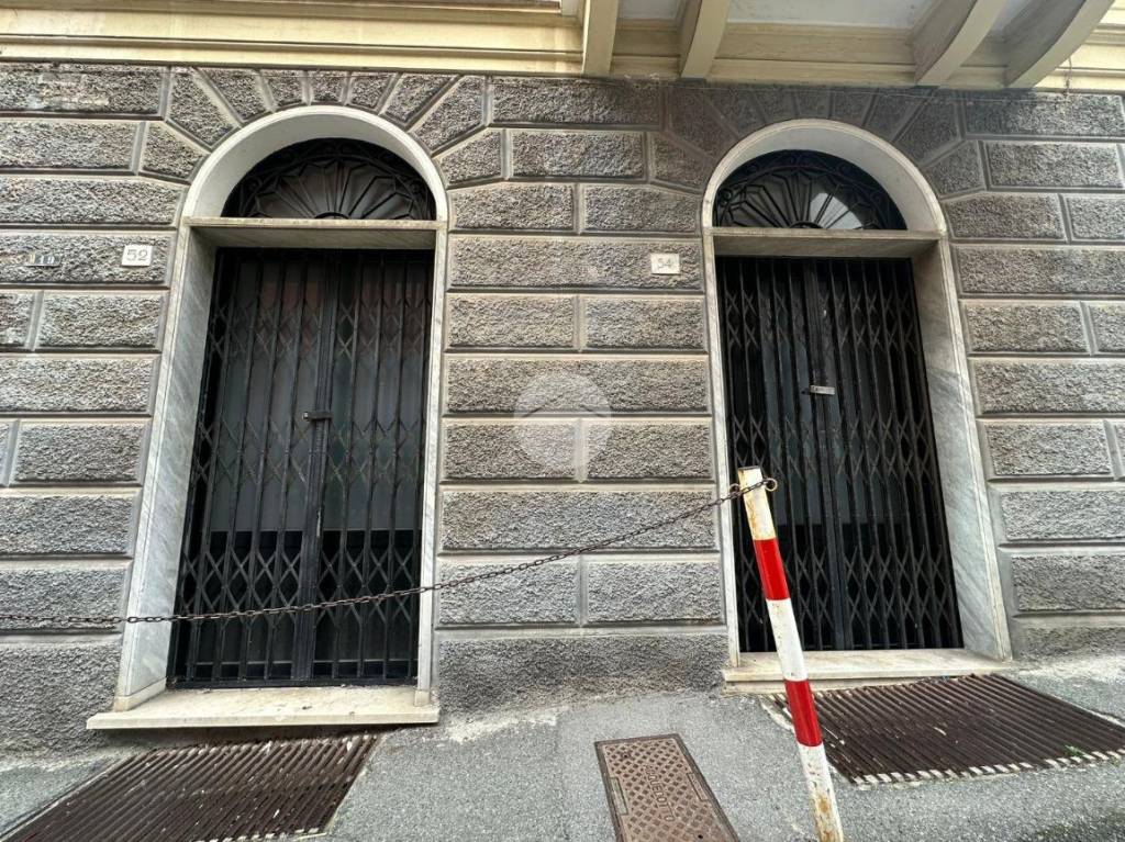Negozio in vendita a Genova commerciale Via Teodoro II di Monferrato, 52
