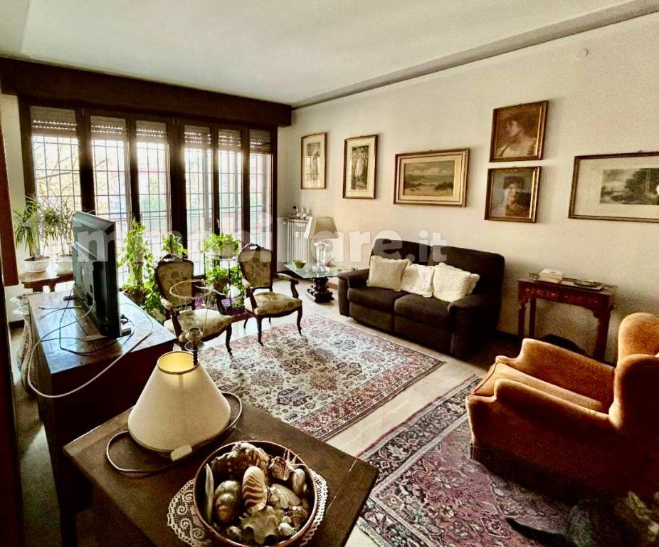 Appartamento in vendita a Modena viale Gaetano Moreali, 214