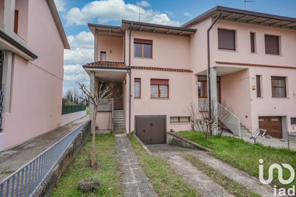 Villa a Schiera in vendita ad Argenta viale Cesare Pavese, 12