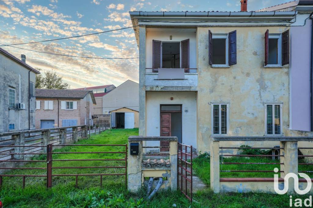 Villa in vendita a Tresignana via Primo Maggio
