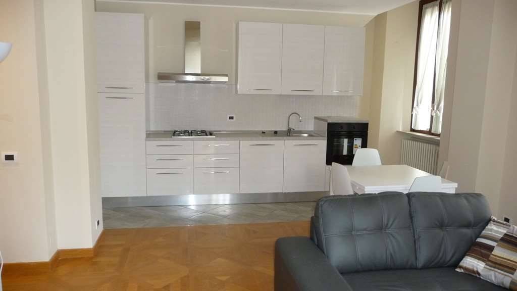 Appartamento in affitto a Milano via carlo bazzi