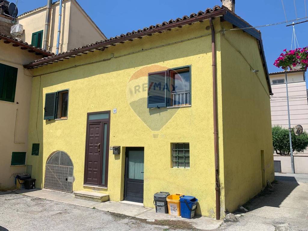 Casa Indipendente in vendita a Foligno via Sterpete, 61
