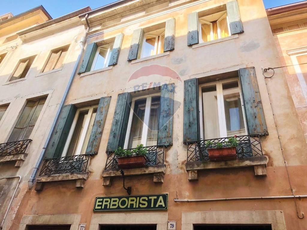Appartamento in vendita a Vittorio Veneto con attico - Via Roma, 77/a