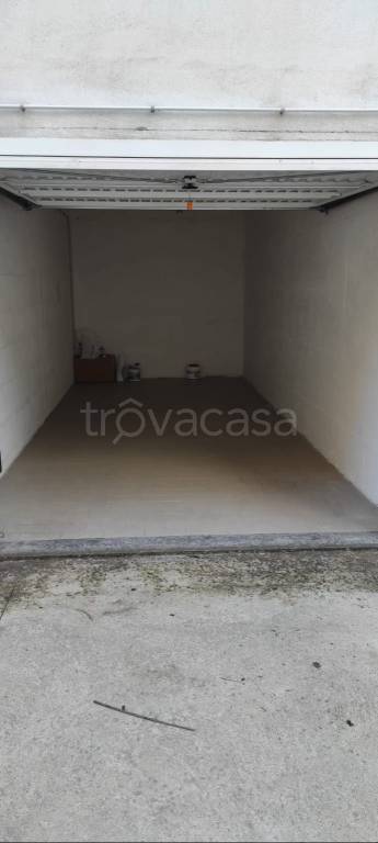 Garage in affitto a Viterbo via Campo Scolastico, 8