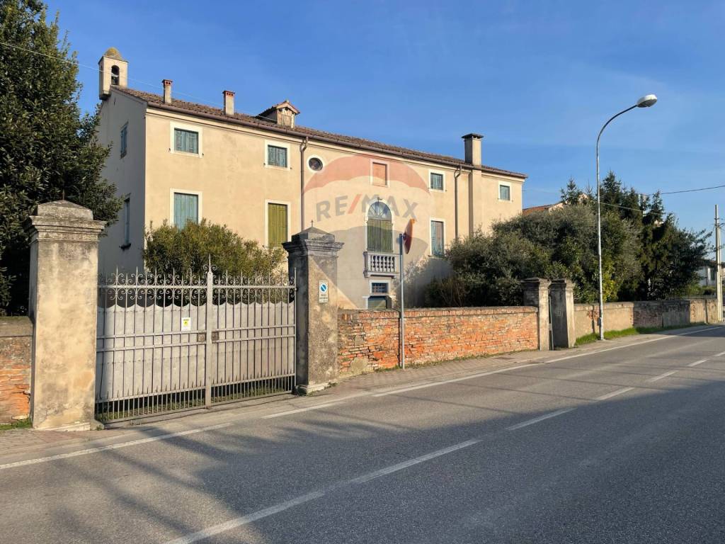 Villa in vendita a Este via Deserto, 1