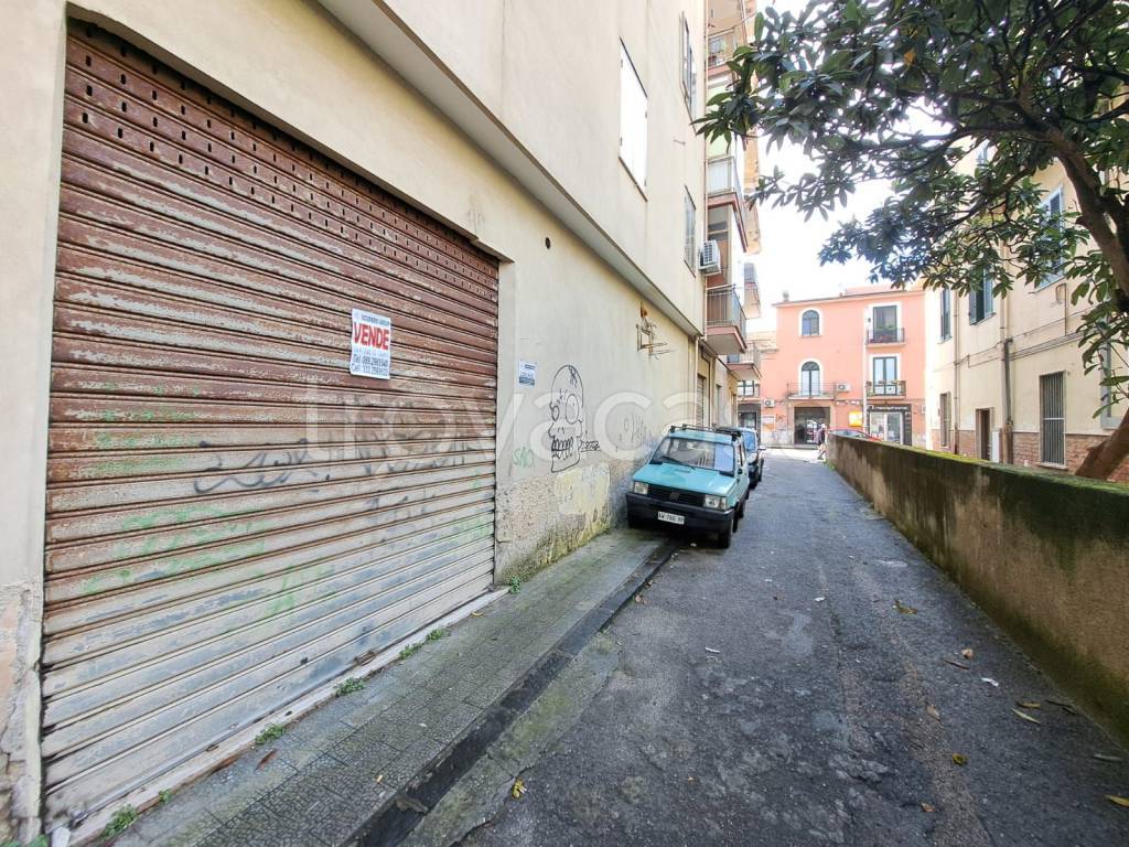 Garage in vendita a Salerno via Trento
