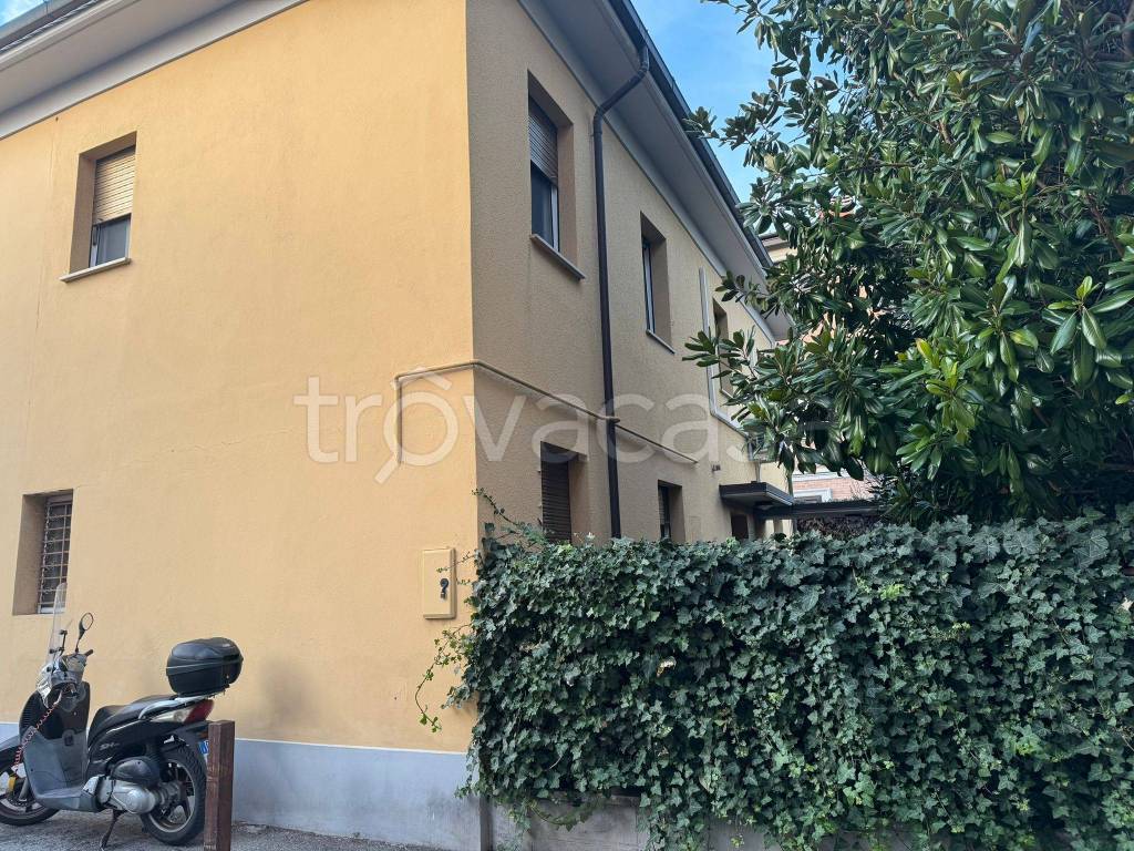 Casa Indipendente in affitto a Bologna via Giuseppe Massarenti
