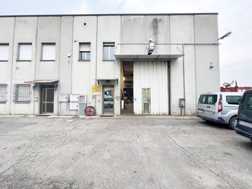 Capannone Industriale in vendita a San Cesario sul Panaro via Giuseppe Verdi