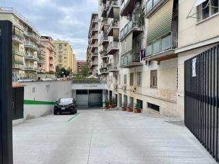 Garage in affitto a roma via amedeo crivelucci, 62