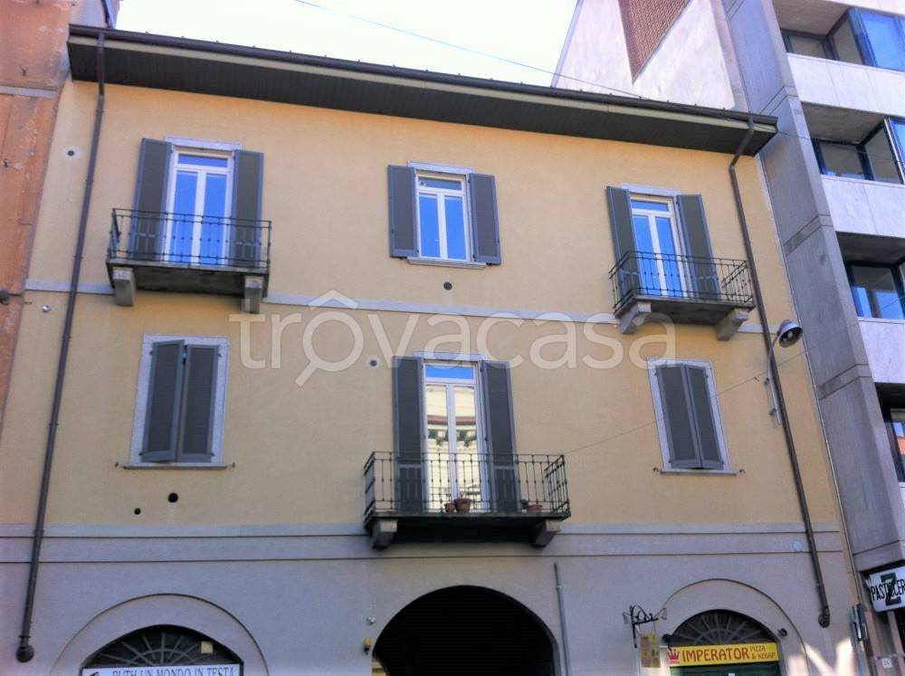 Appartamento in affitto a Varese via Como