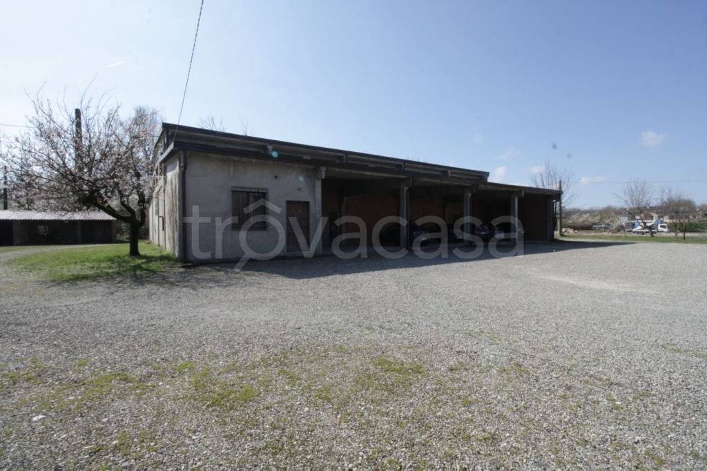 Capannone Industriale in vendita a Borgonovo Val Tidone strada San Biagio