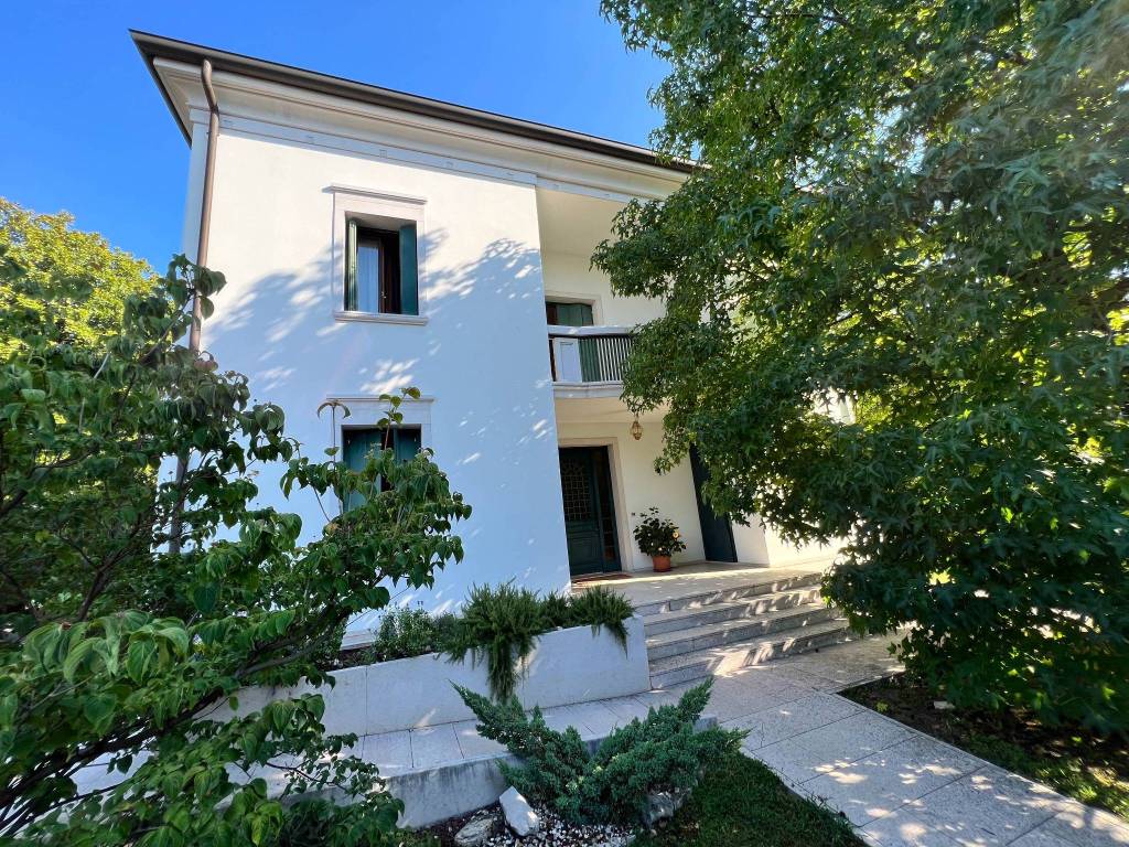 Villa in vendita a Pordenone via Montereale, 45