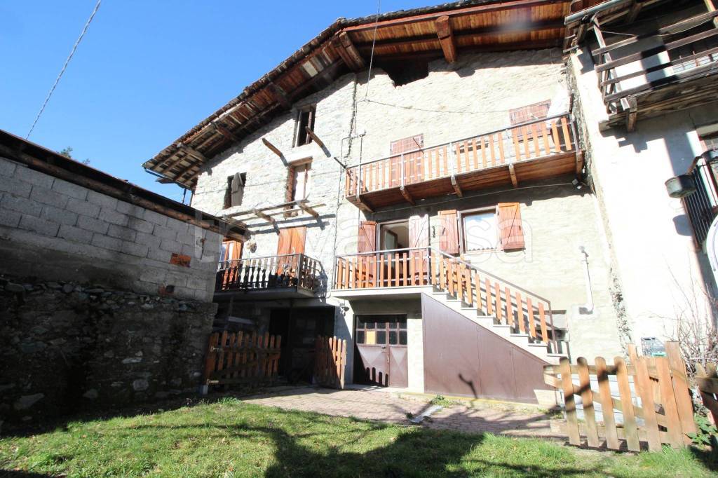 Casa Indipendente in vendita ad Antey-Saint-André frazione Cerian, 17