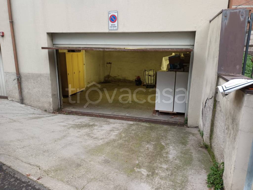 Garage in vendita a Vignola via Cesare Battisti
