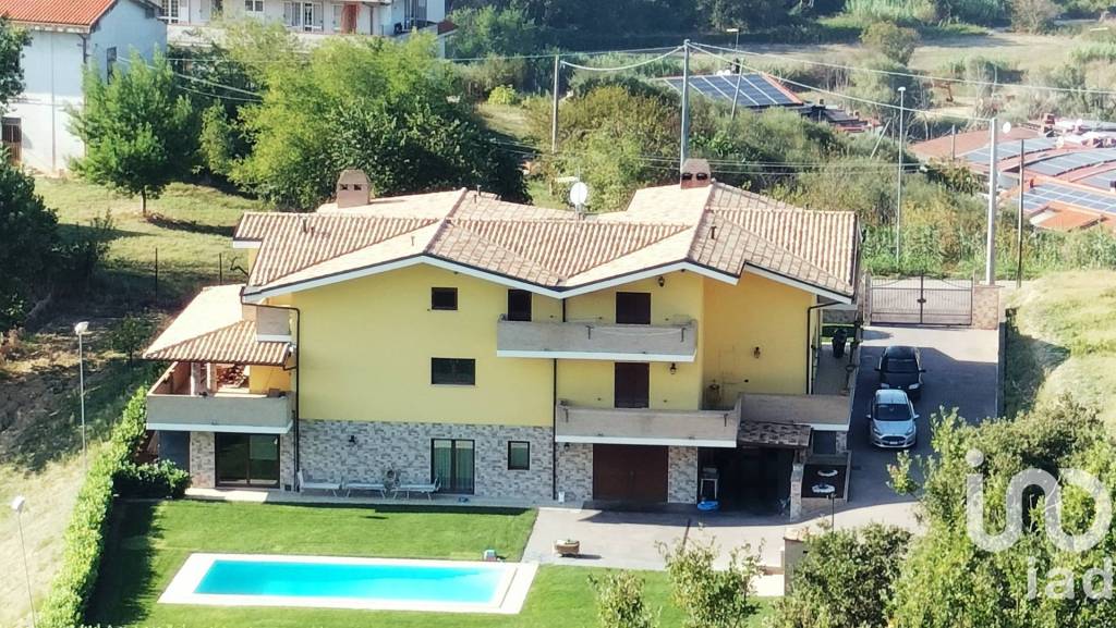 Villa in vendita a Cappelle sul Tavo via Cocchione