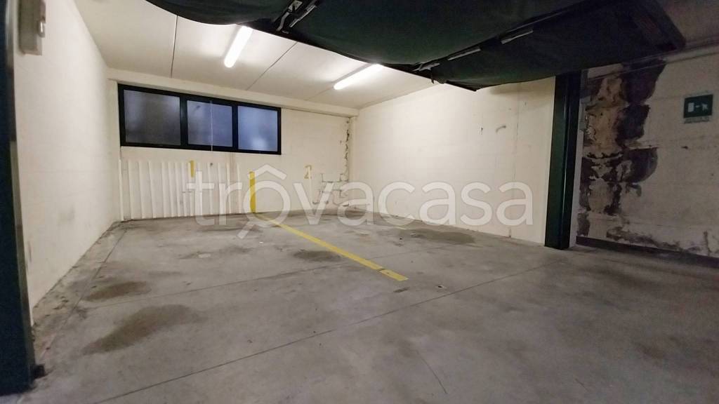 Garage in affitto a Genova via Vernazza