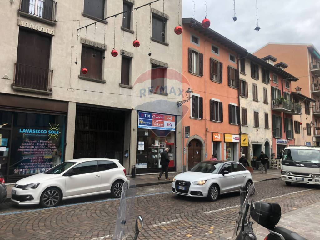 Negozio in vendita a Bergamo via Borgo Santa Caterina, 79