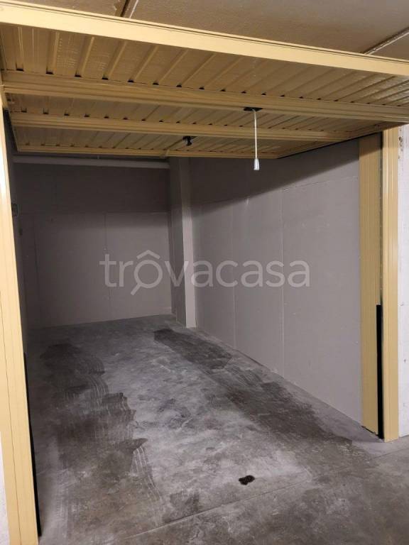Garage in affitto a Bolzano via Camillo Benso di Cavour