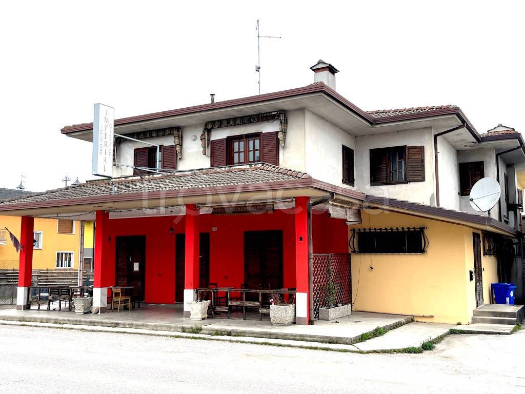 Bar in vendita a Carlino via San Giorgio di Nogaro, 33
