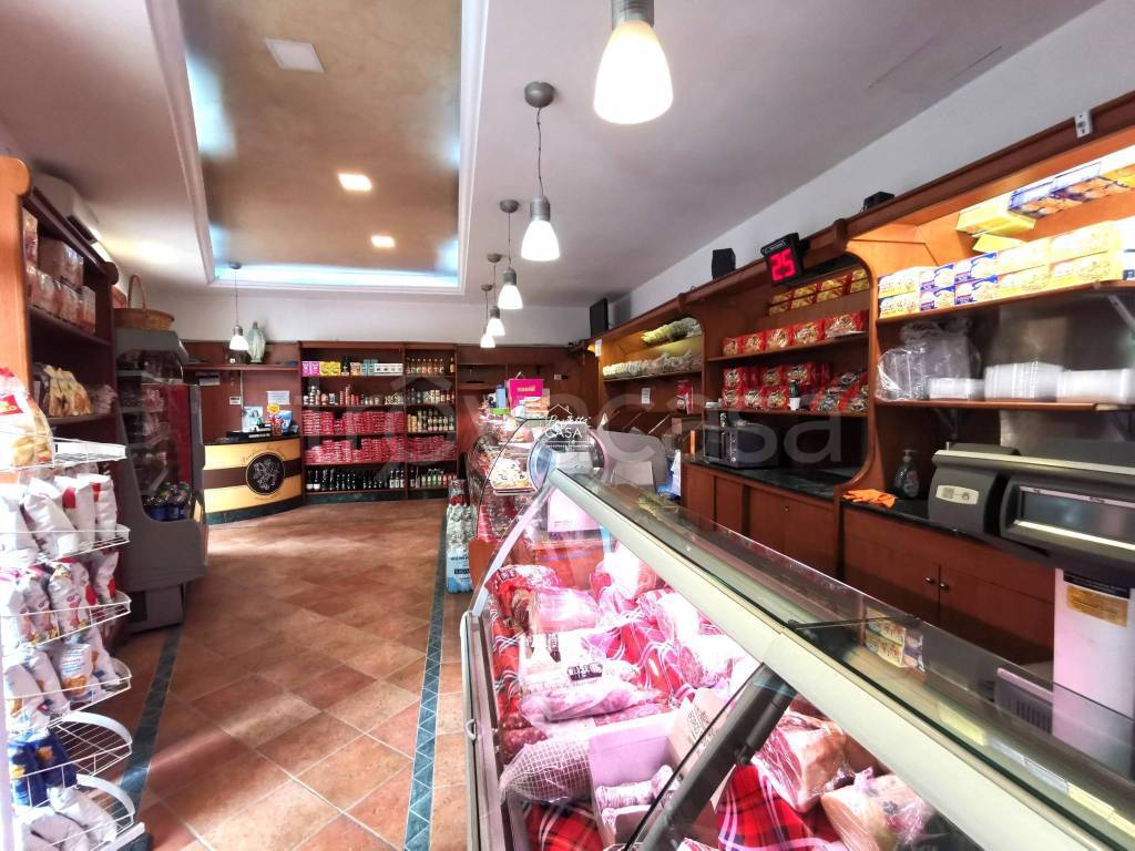 Negozio Alimentare in vendita a San Giorgio a Cremano via Gennaro Capuozzo, 30