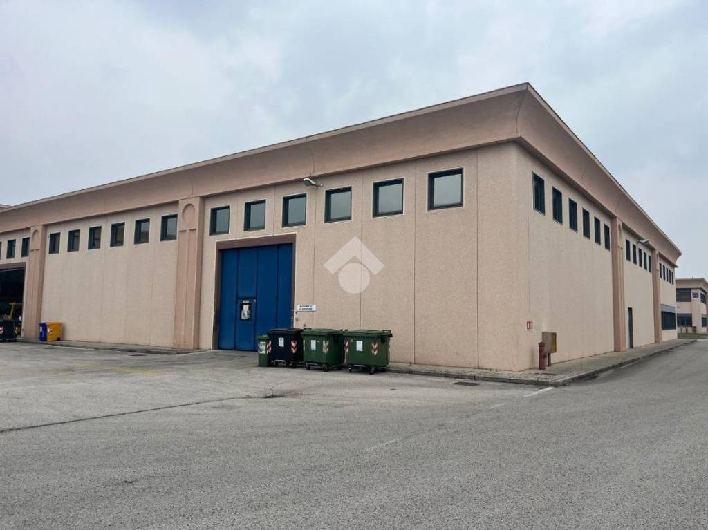 Capannone Industriale in affitto a Bassano del Grappa via a. Pigafetta, 18