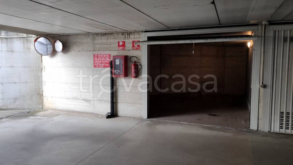 Garage in vendita a Burago di Molgora via Edmondo de Amicis n. 37