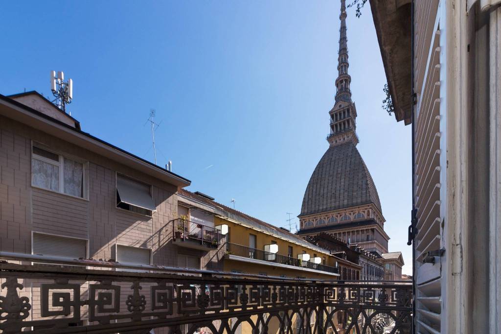 Appartamento in affitto a Torino via Montebello, 21