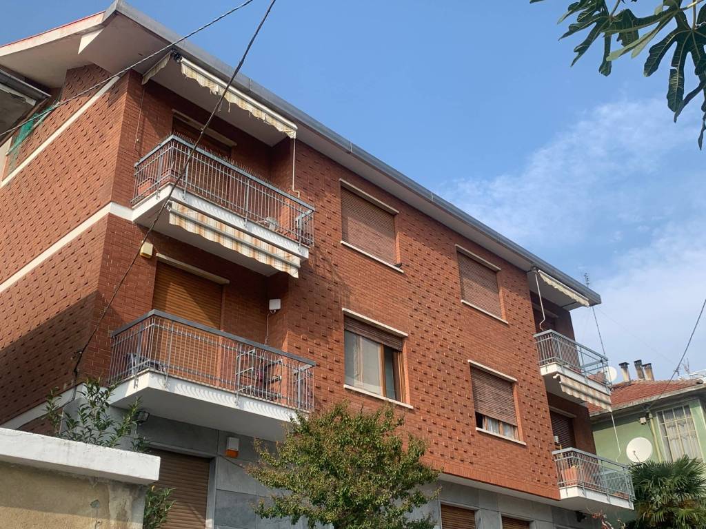 Appartamento in affitto a Rivoli via Arno, 3